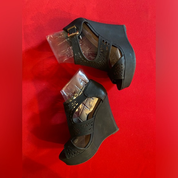 High Wedge Sandals - Picture 5 of 9